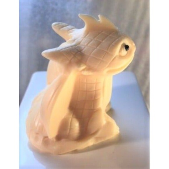 Toothless Dragon Carving - Ivory Fruit - Picture 2 of 6